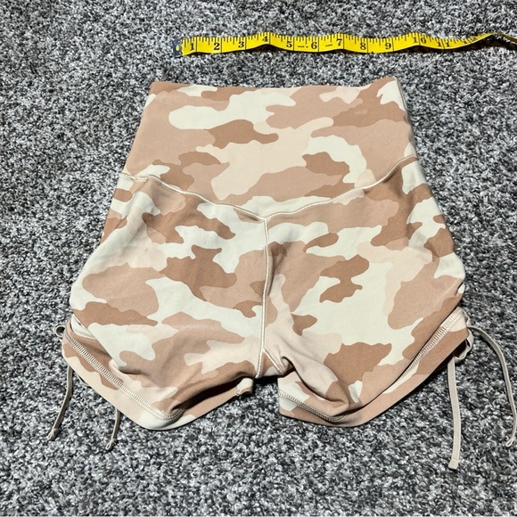 Aerie Offline Beige and Brown Camouflage Scrunch Tie Yoga Athletic Shorts S - Picture 11 of 11